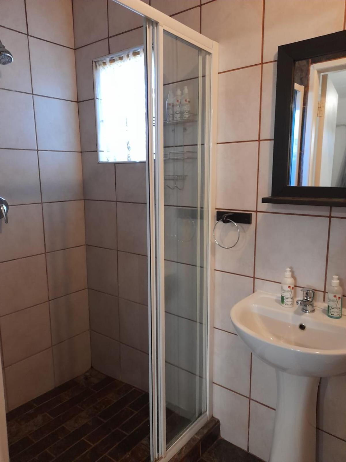 Ukarimu Guest House كليركسدروب الغرفة الصورة